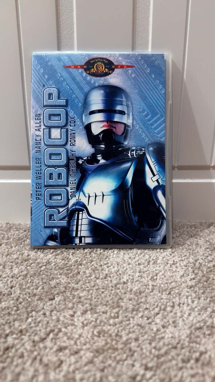RoboCop (DVD, 1987) Peter Welles, Nancy Allen, Great Movie.